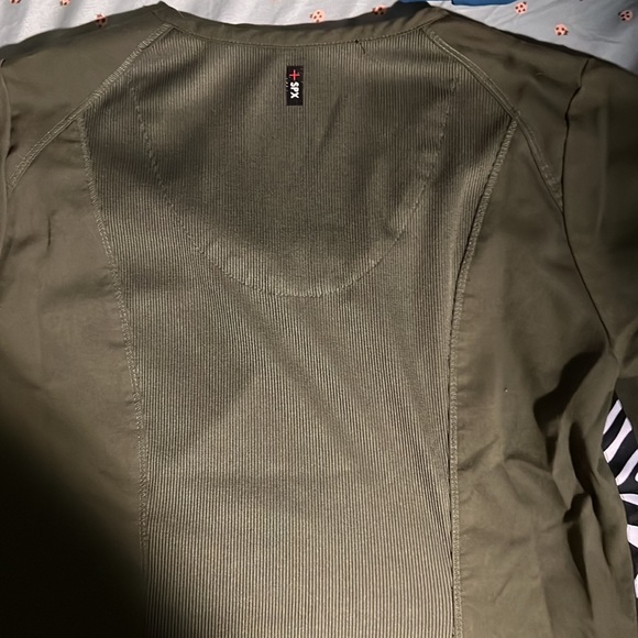 Small scrub top (1 of 2) - Picture 5 of 6